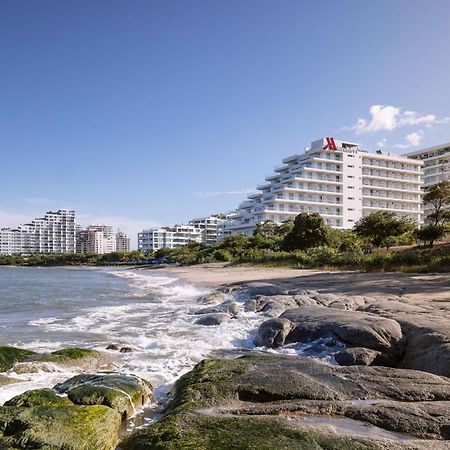 Santa Marta Marriott Resort Playa Dormida Exteriör bild The hotel from the beach