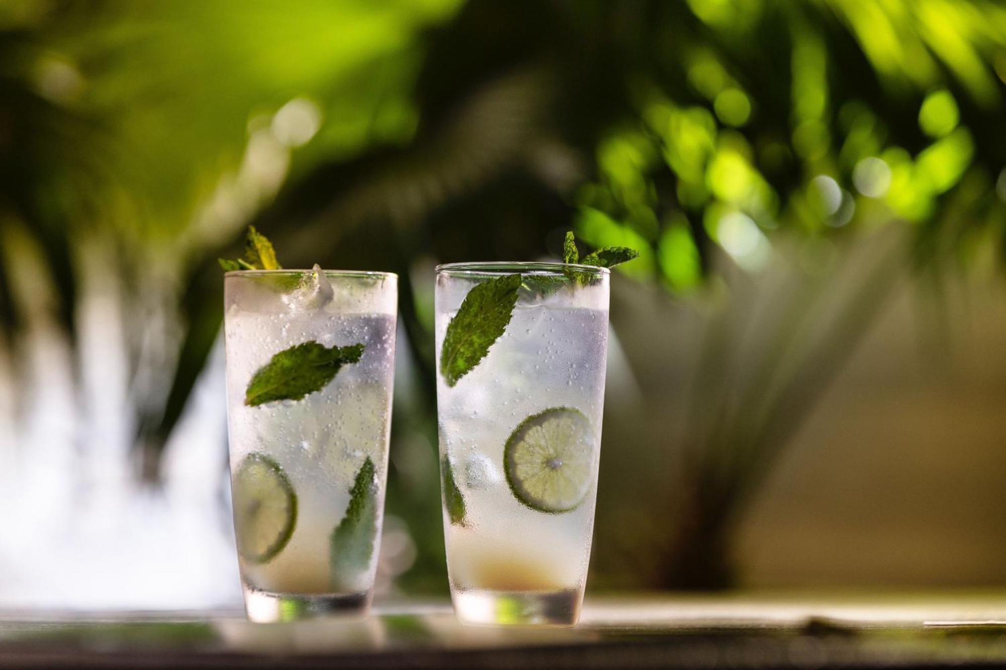 Santa Marta Marriott Resort Playa Dormida Exteriör bild A caipirinha cocktail