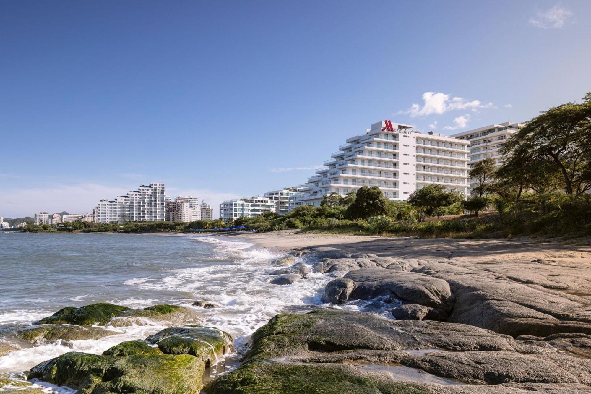 Santa Marta Marriott Resort Playa Dormida Exteriör bild The hotel from the beach