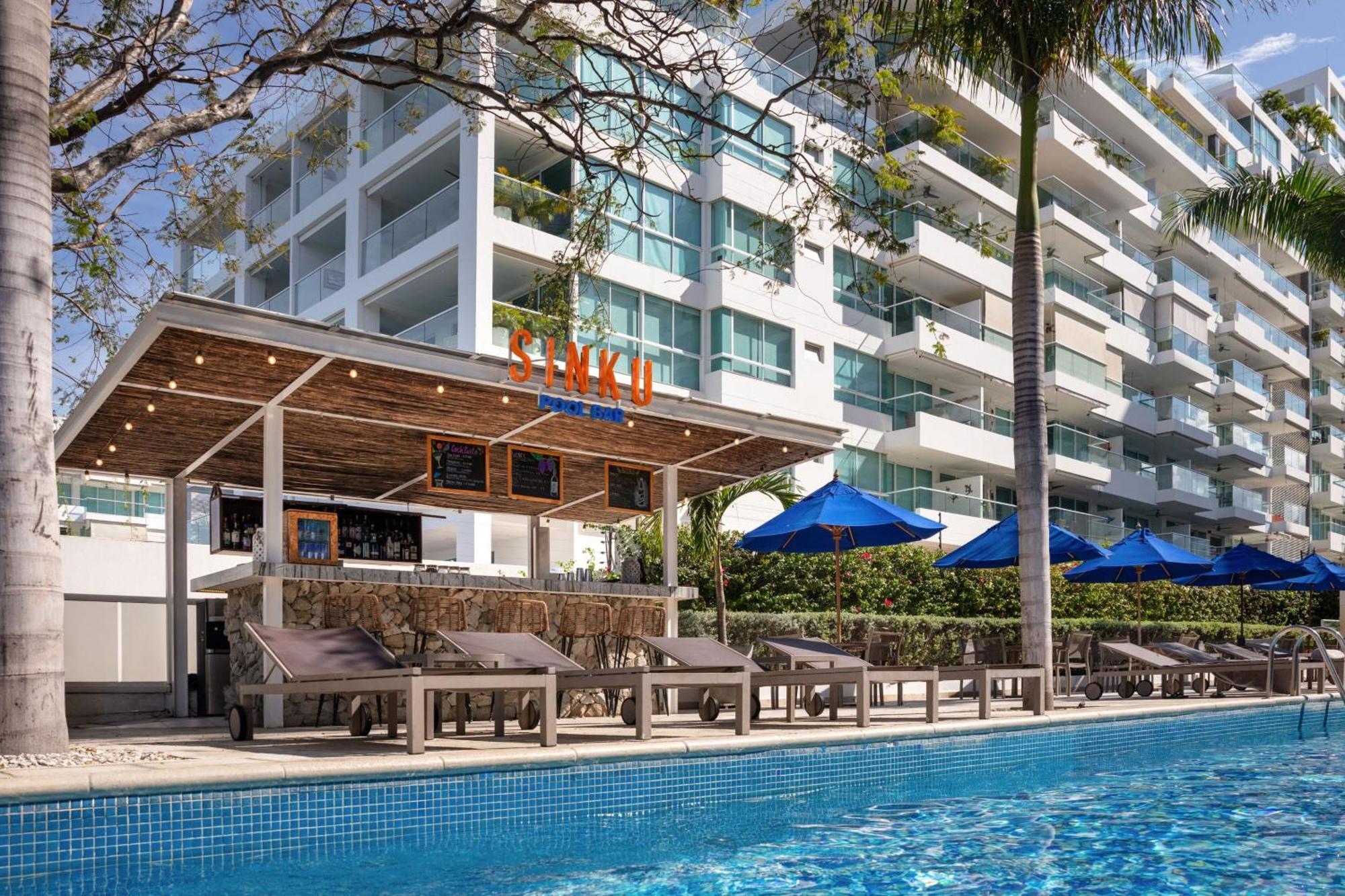 Santa Marta Marriott Resort Playa Dormida Exteriör bild The swimming pool at the hotel