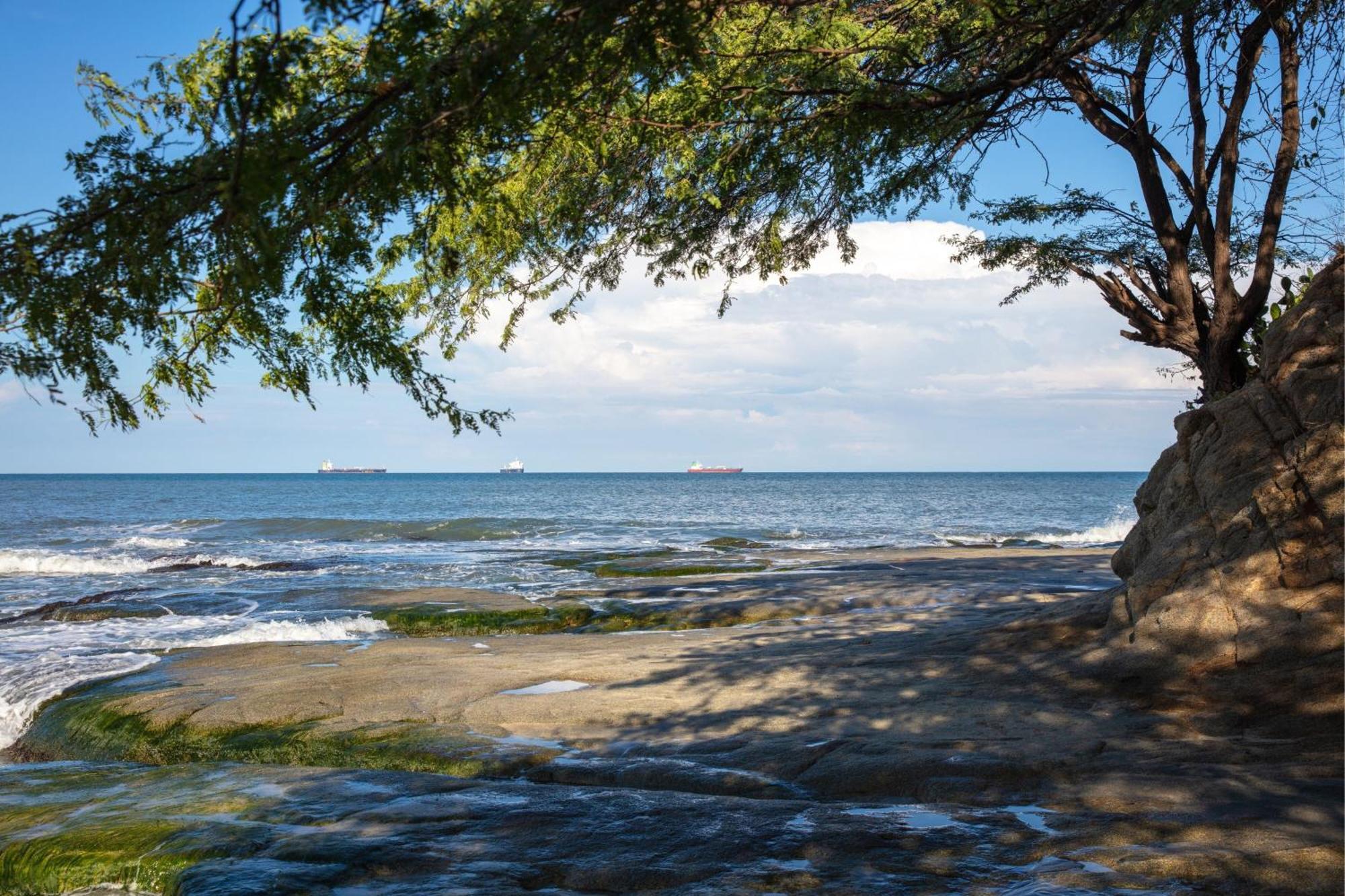 Santa Marta Marriott Resort Playa Dormida Exteriör bild View of Lake Michigan from the shore of Indiana Dunes National Park