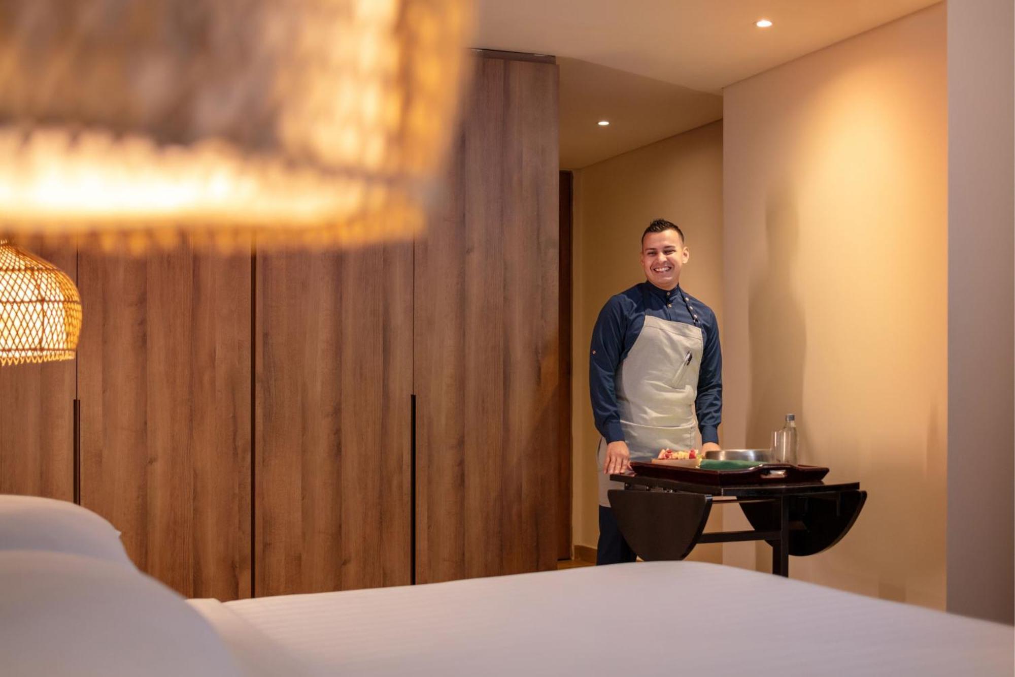 Santa Marta Marriott Resort Playa Dormida Exteriör bild A butler at the Mandarin Oriental, Munich