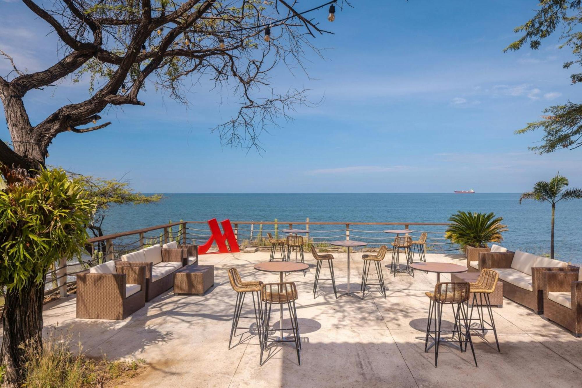 Santa Marta Marriott Resort Playa Dormida Exteriör bild Beachfront lounge at W Retreats & Spa, Maldives